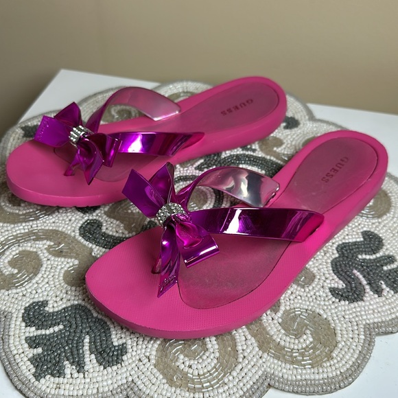 Pink guess flip flops - Picture 2 of 6